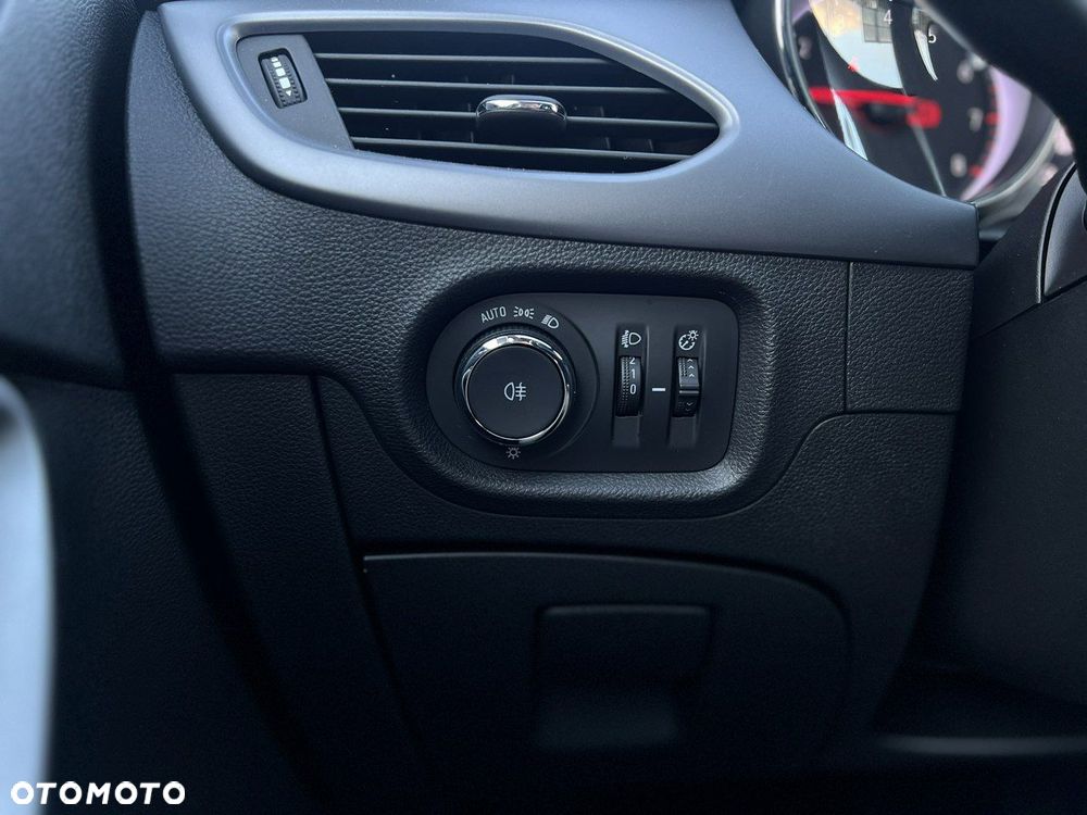 Opel Astra V 1.4 T Edition S&S - 36