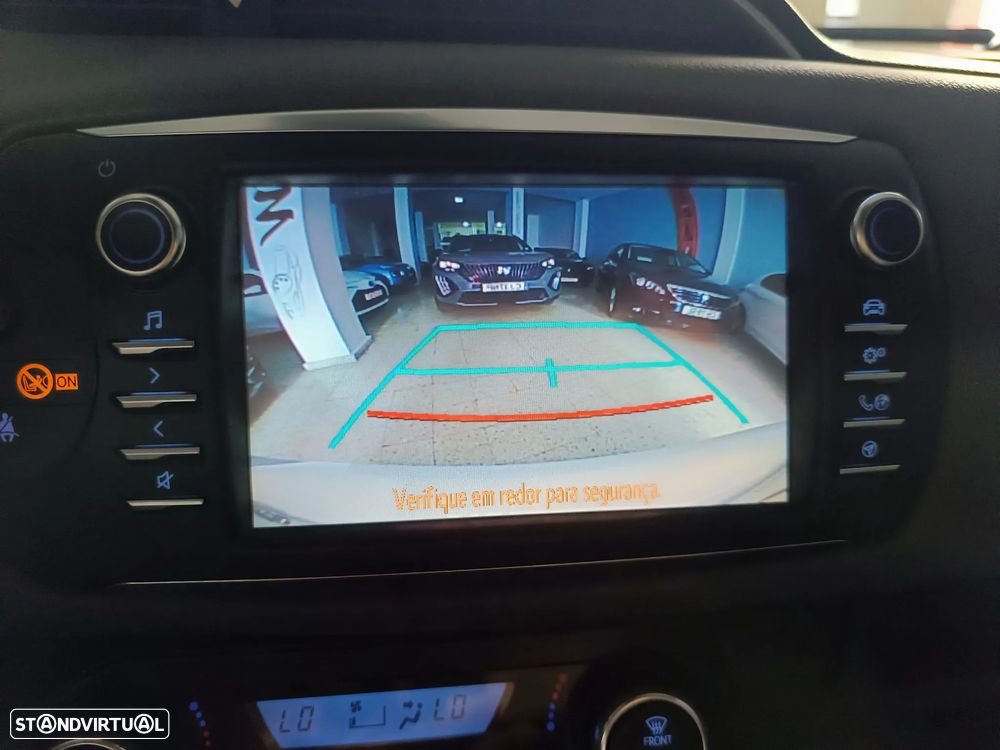 Toyota Yaris 1.5 HDF Comfort - 11