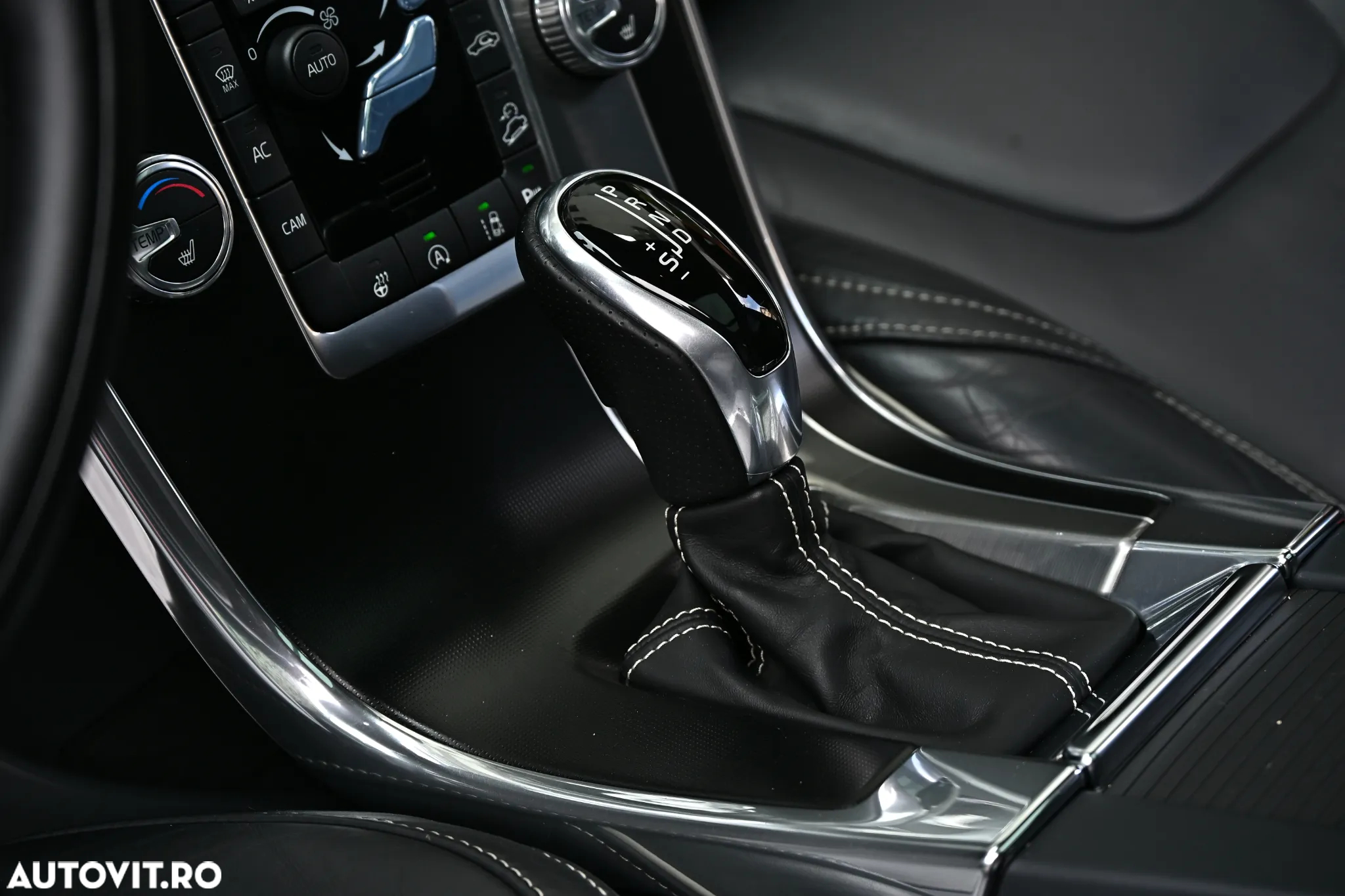 Volvo XC 60 D5AWD R-Design - 27