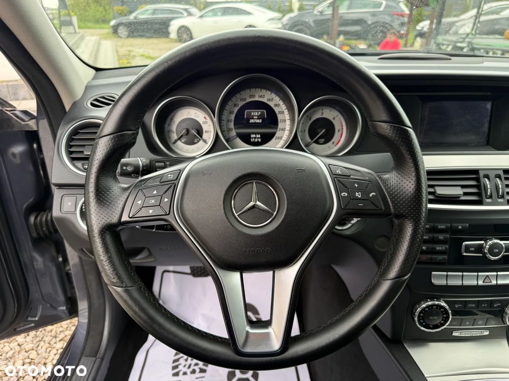 Mercedes-Benz Klasa C 180 CDI Avantgarde Edition - 34