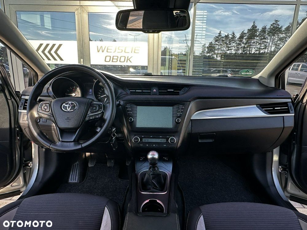 Toyota Avensis 1.8 Premium - 9