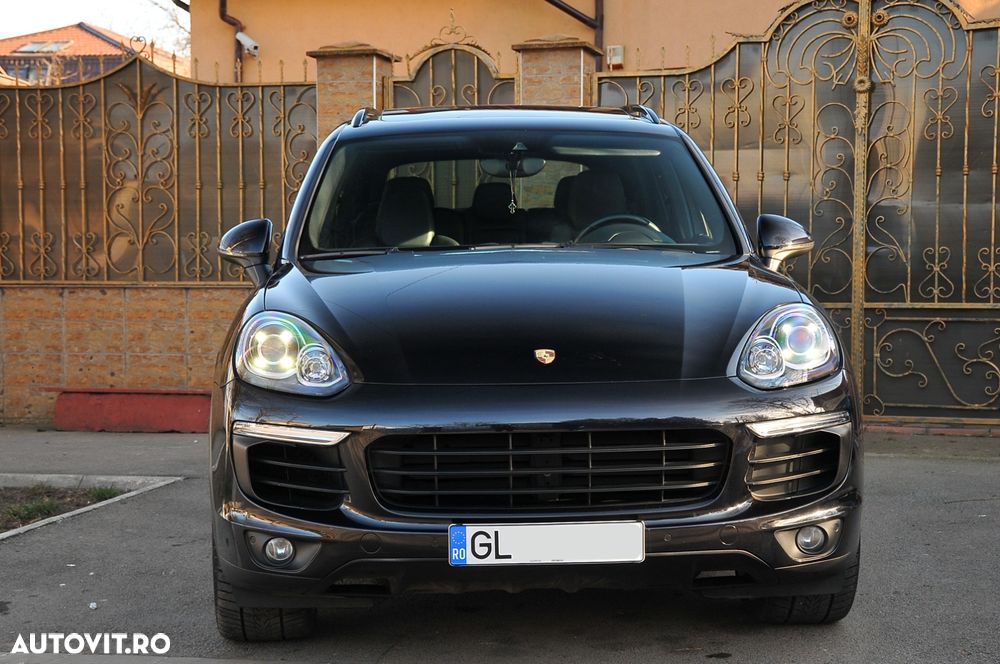 Porsche Cayenne Hybrid 3.0 L S E - 3
