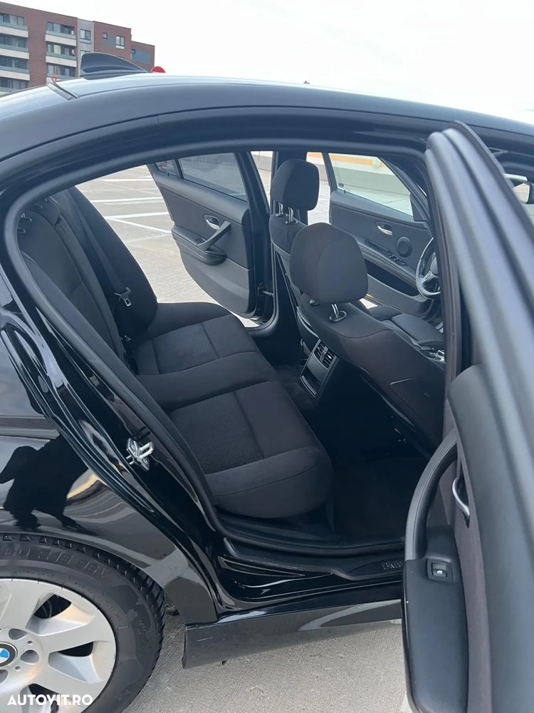 BMW Seria 3 320d Aut. - 10