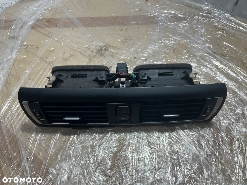 BMW F22 F20 F21 KRATKA NAWIEWU ŚRODKOWA 9317945 - 1