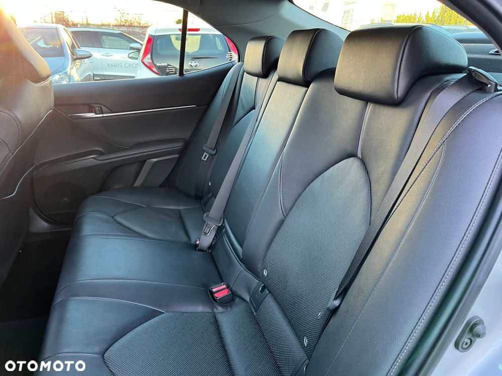 Toyota Camry 2.5 Hybrid Comfort CVT - 25