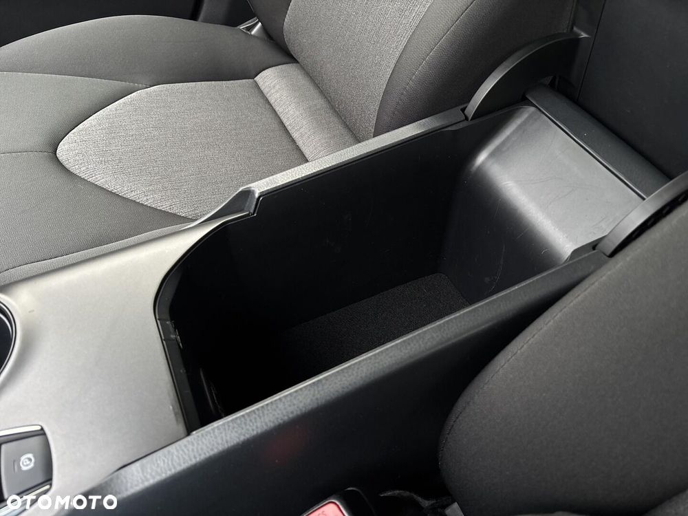 Toyota Camry 2.5 Hybrid Comfort CVT - 32