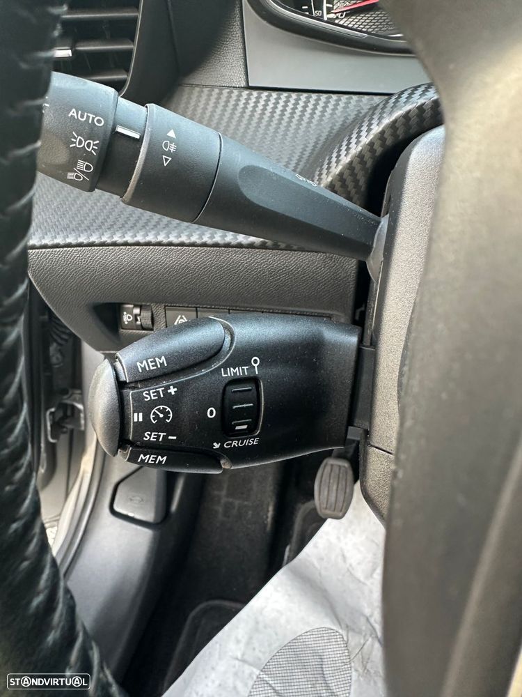 Peugeot 208 1.2 PureTech Active Pack - 21