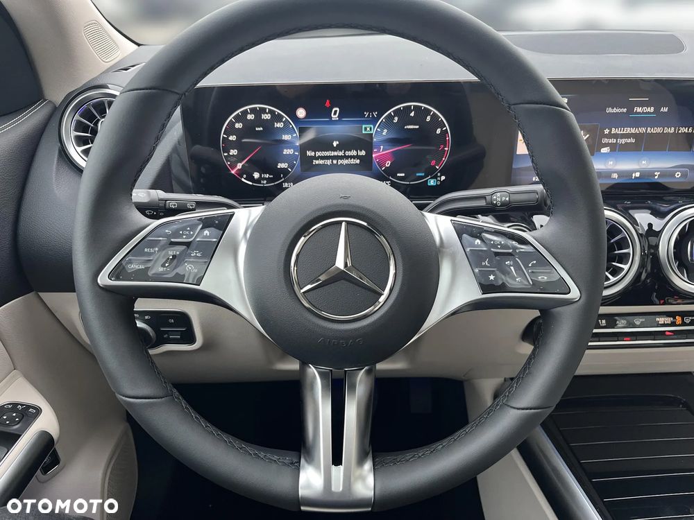 Mercedes-Benz GLA - 16