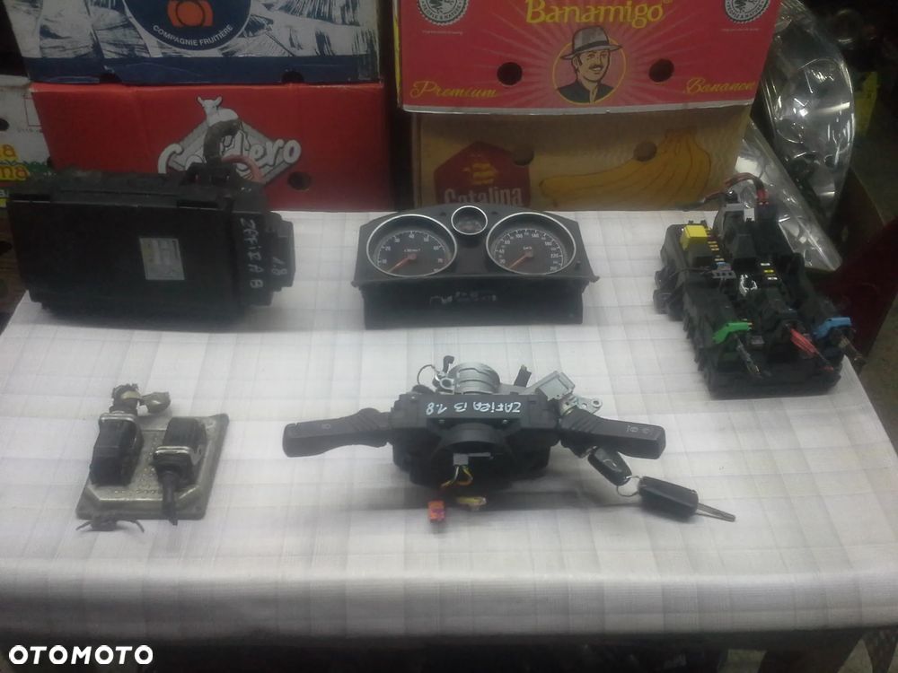 Opel Zafira B 1.8 16V A18XER Z18XER zestaw startowy komputer FGP 12992406 cim immo klucze i inne - 1