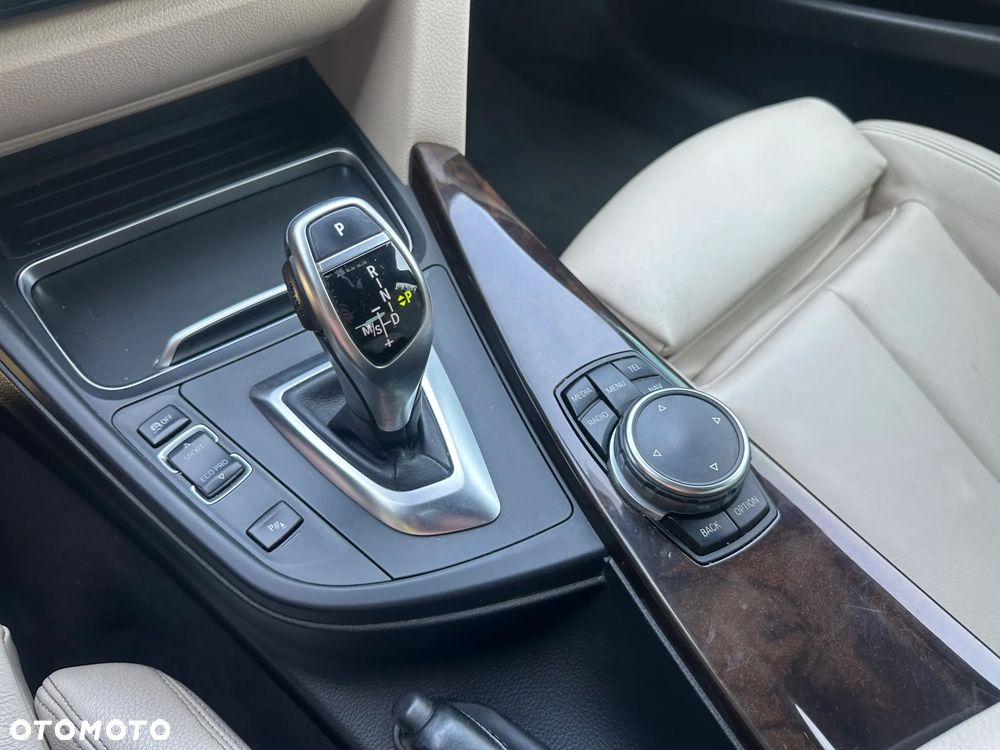 BMW Seria 3 328i Sport-Aut Sport Line - 39