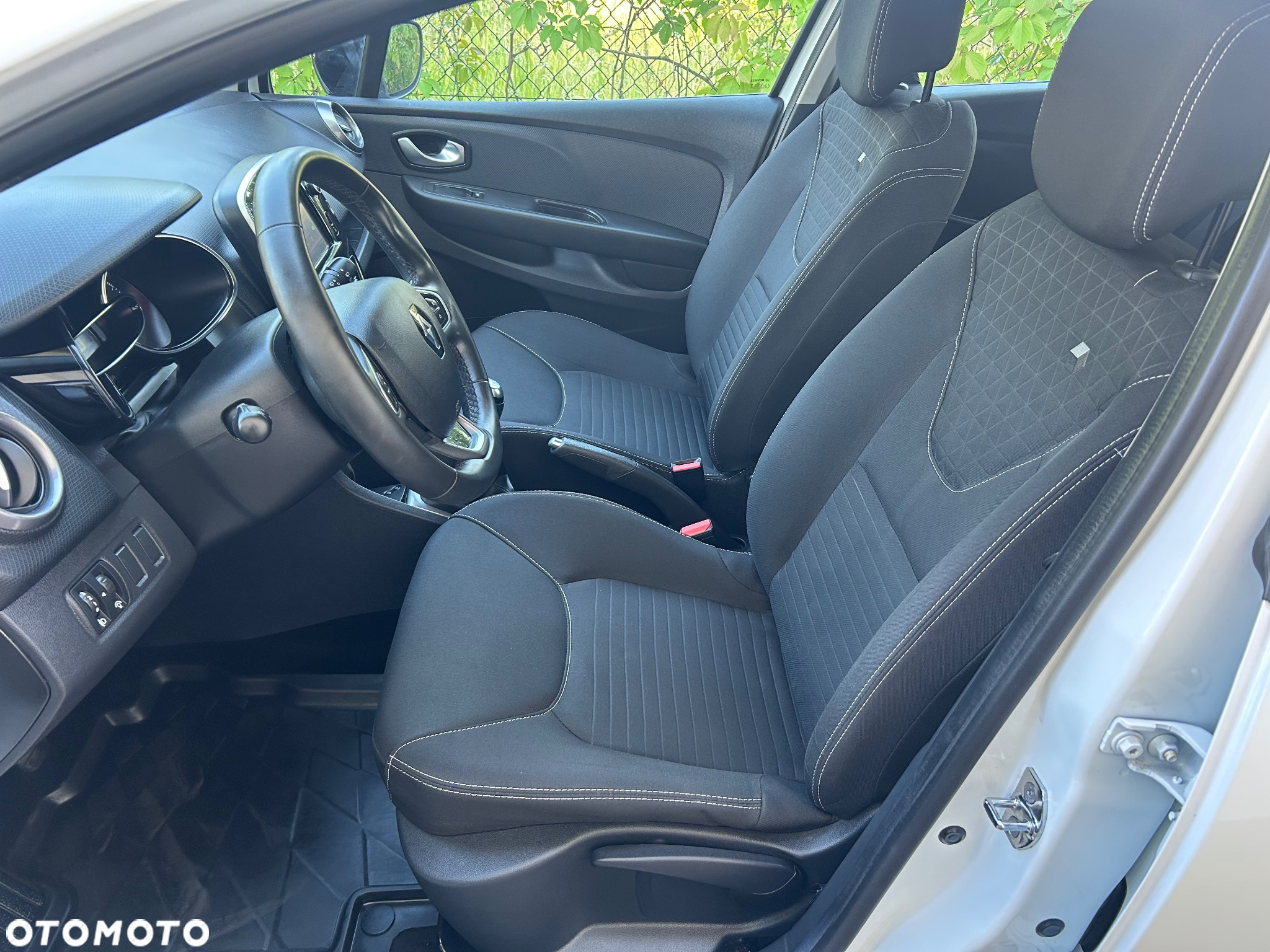 Renault Clio 1.2 16V Limited EU6 - 19