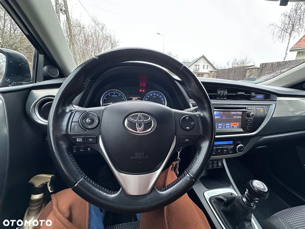 Toyota Auris 1.6 Premium - 12