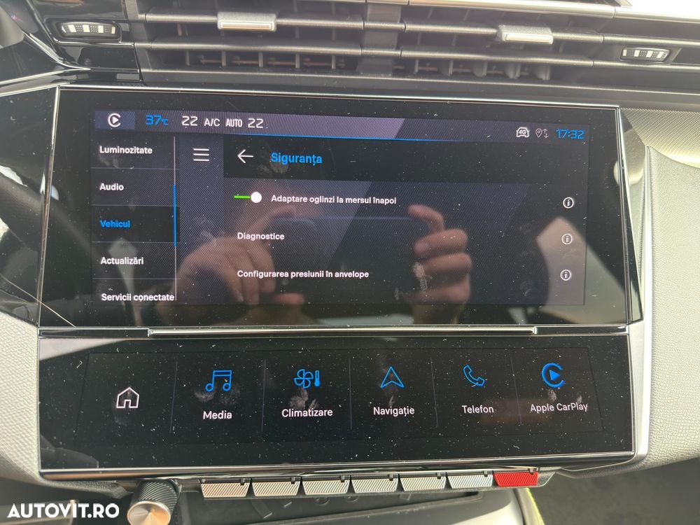 Peugeot 408 1.6L 180 PHEV GT - 32