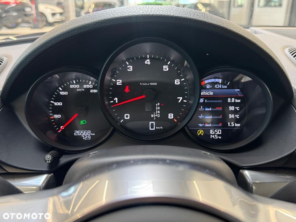 Porsche 718 Cayman - 16