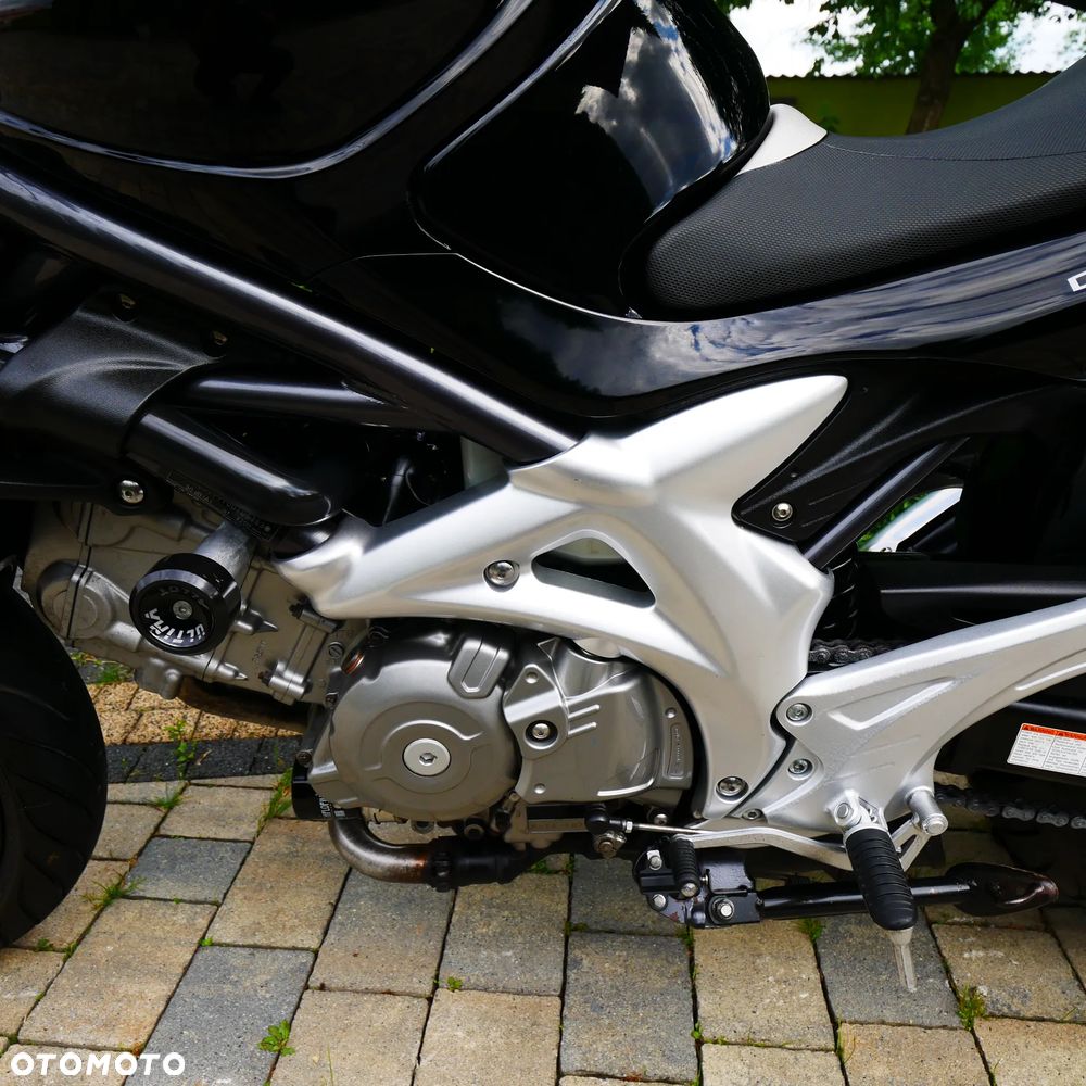 Suzuki Gladius - 12