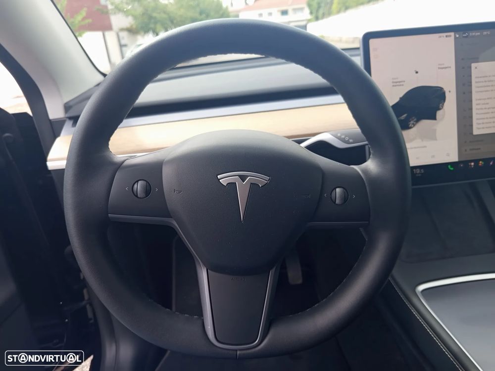 Tesla Model Y Long Range Dual Motor AWD - 18