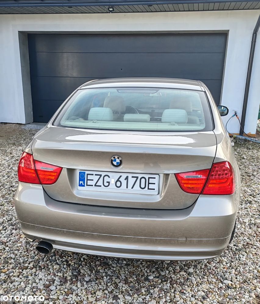 BMW Seria 3 320i - 23