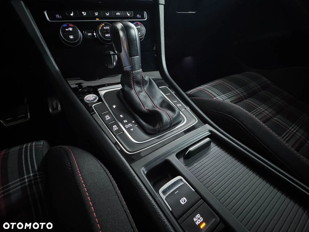 Volkswagen Golf GTI (BlueMotion Technology) DSG - 25