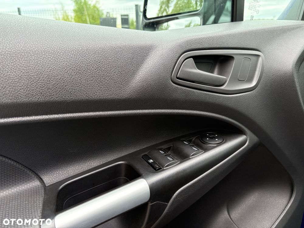 Ford Tourneo Connect Grand - 18