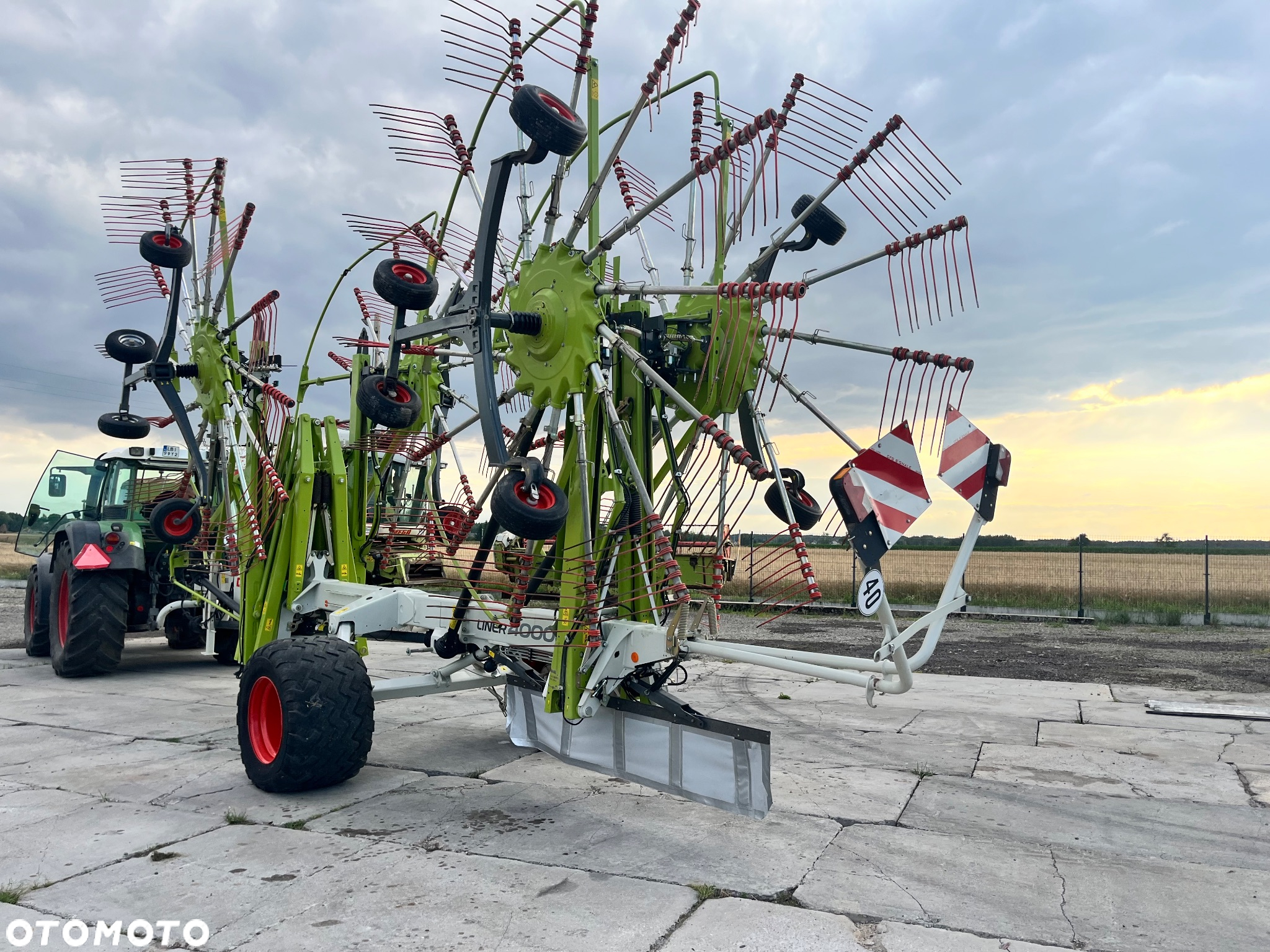 Claas Liner 4000 / zgrabiarka / 4 wirnikowa / 15 metrów / komputer ISOBUS - 6