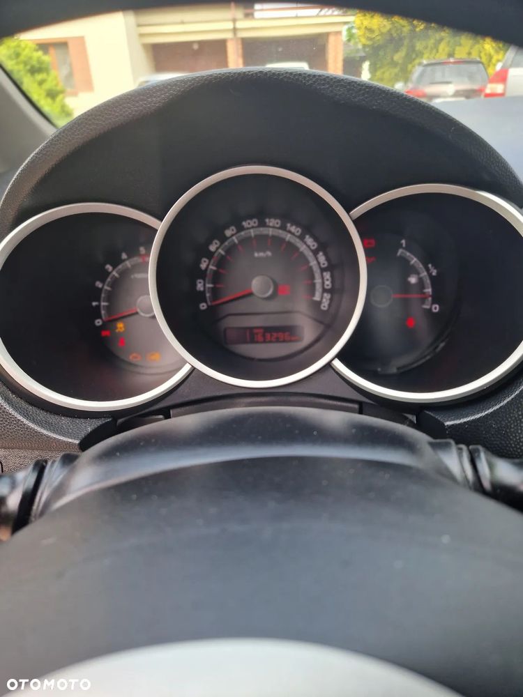 Kia Venga 1.4 CRDi L - 25