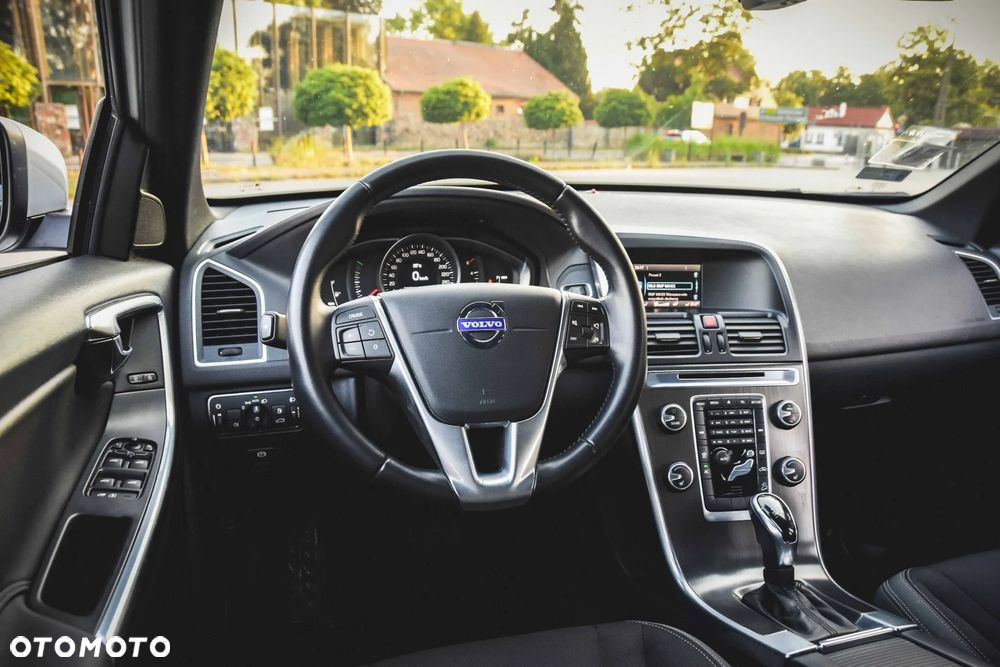 Volvo XC 60 2.4D AWD Momentum - 38