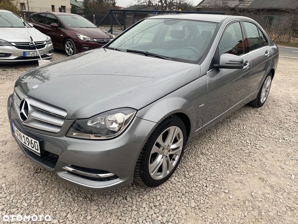 Mercedes-Benz Klasa C 180 CGI Automatik BlueEFFICIENCY Avantgarde - 37