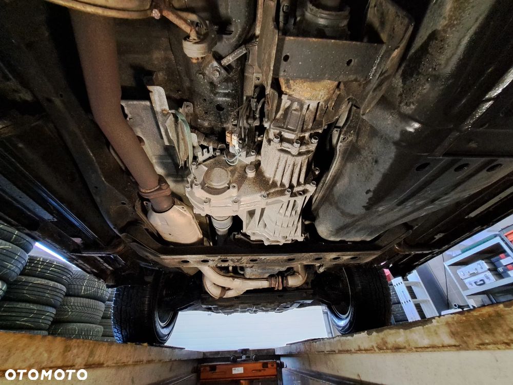 Mitsubishi Pajero - 37