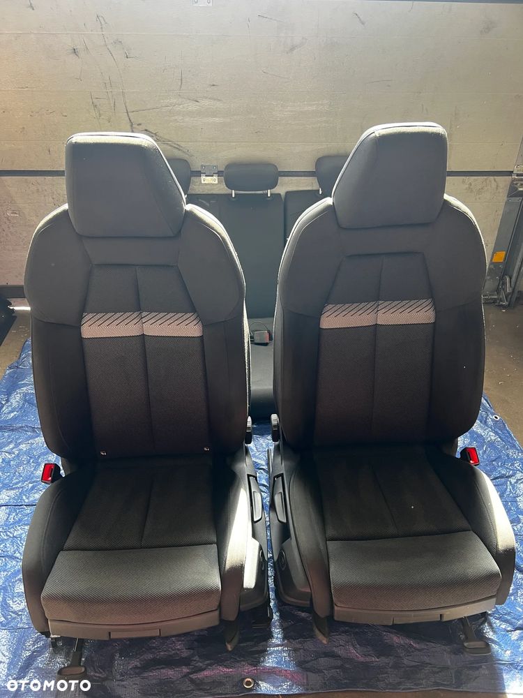 KOMPLET FOTELI FOTELE Q4 SUV ŁADNE - 1