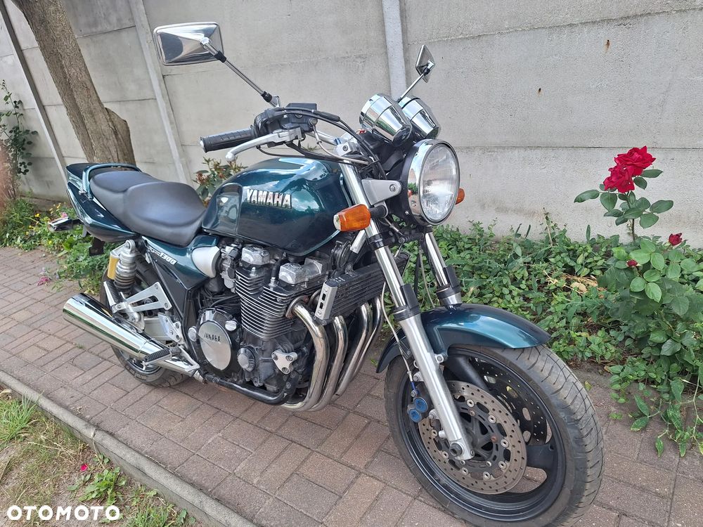 Yamaha XJR - 1