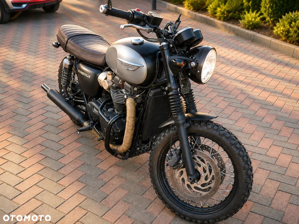 Triumph Bonneville - 2