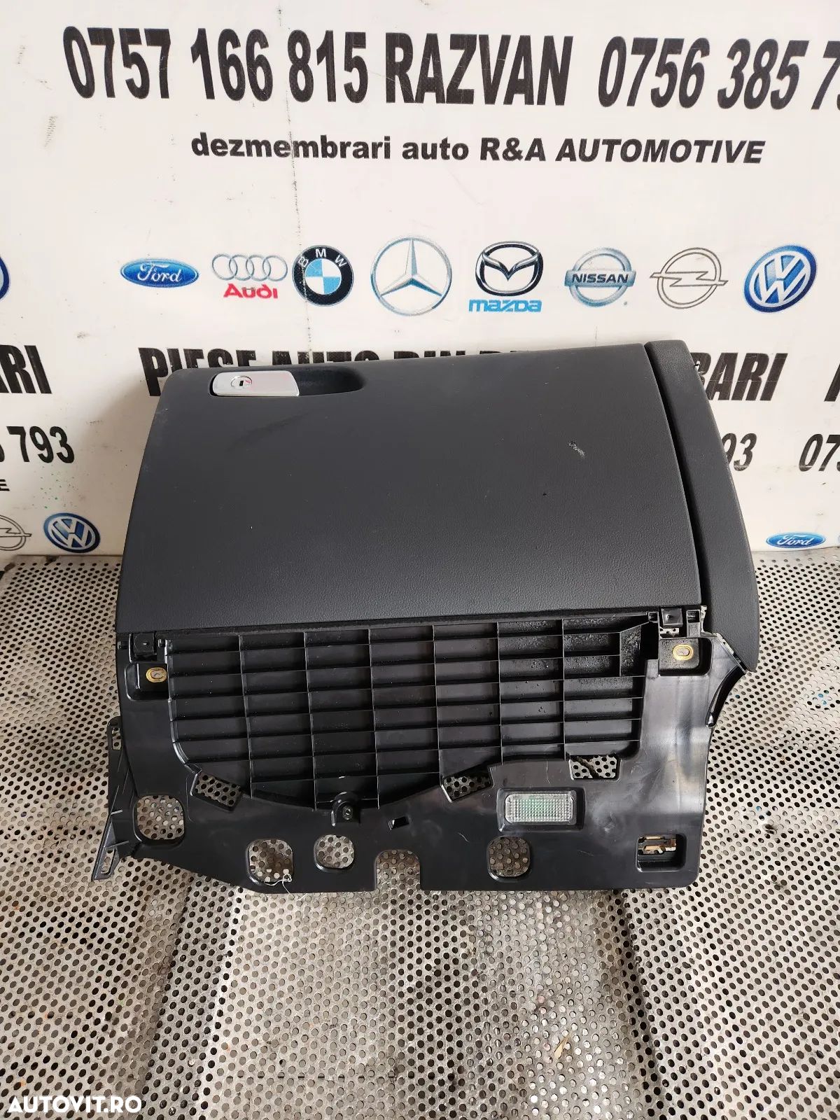 Torpedo Cutie Audi A4 B8 Volan Stanga Europa - Dezmembrari Arad - 1