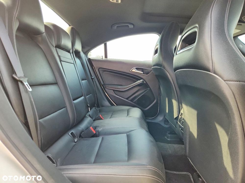 Mercedes-Benz CLA 250 4Matic 7G-DCT AMG Line - 10
