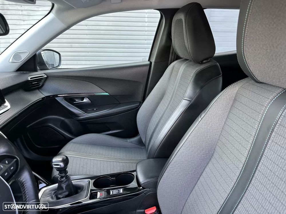 Peugeot 2008 PureTech 100 Stop&Start Allure — fotografia 36