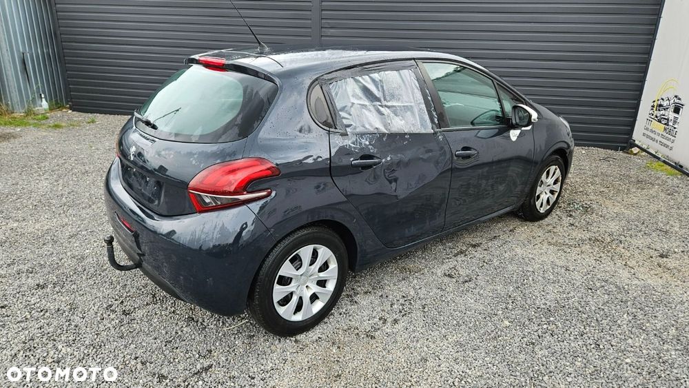 Peugeot 208 - 19