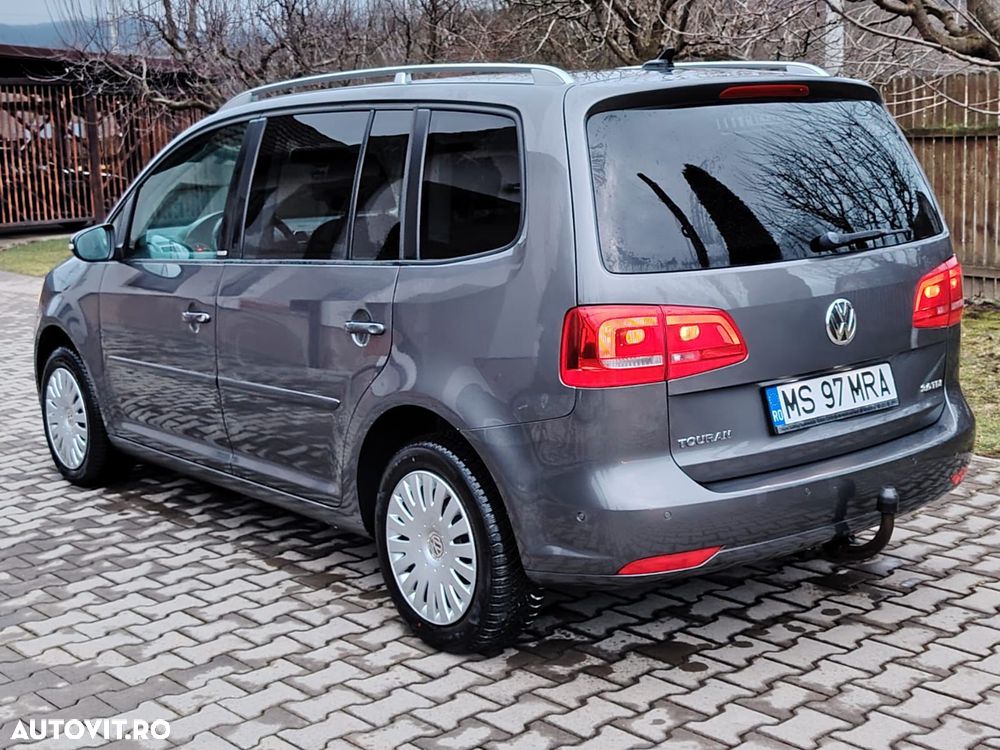 Volkswagen Touran 2.0 TDI DPF STYLE - 4