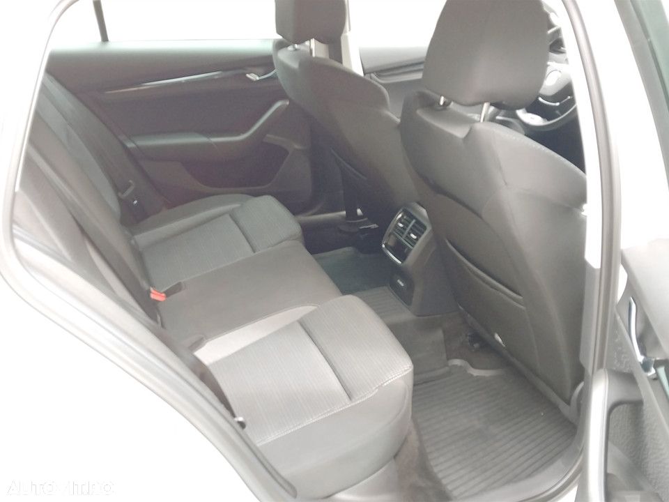 Skoda Octavia 2.0 TDI DSG Ambition - 24