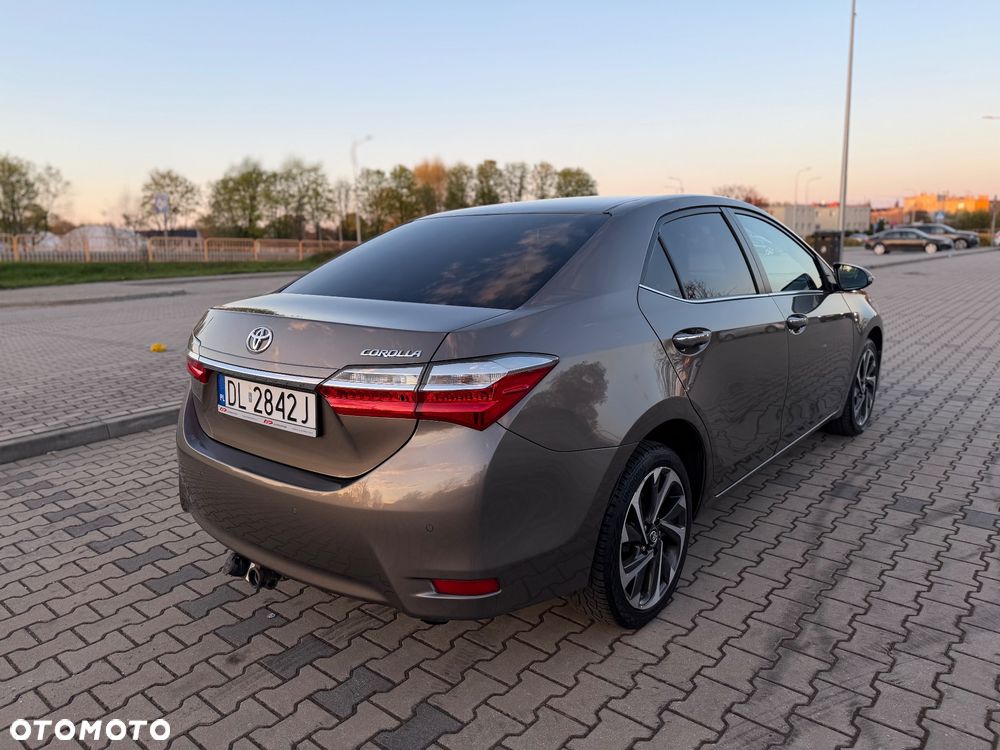 Toyota Corolla 1.6 Premium + - 8