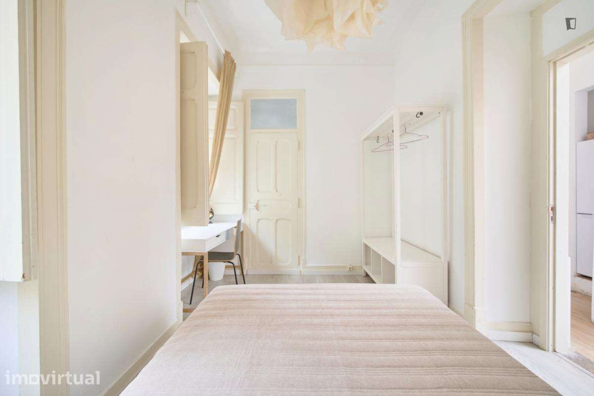 Quarto - localizado em Alameda Lisbon - Grande imagem: 3/19