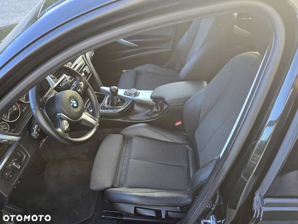 BMW Seria 3 320d Edition M Sport Shadow - 13