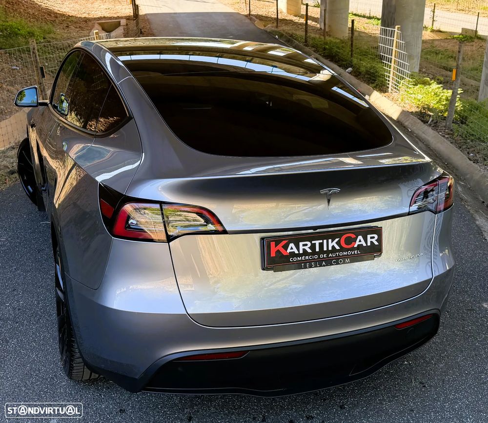 Tesla Model Y Long Range Dual Motor AWD - 11