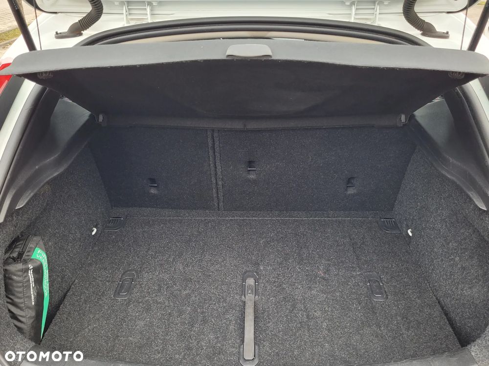 Volvo V40 Cross Country D2 Momentum - 32