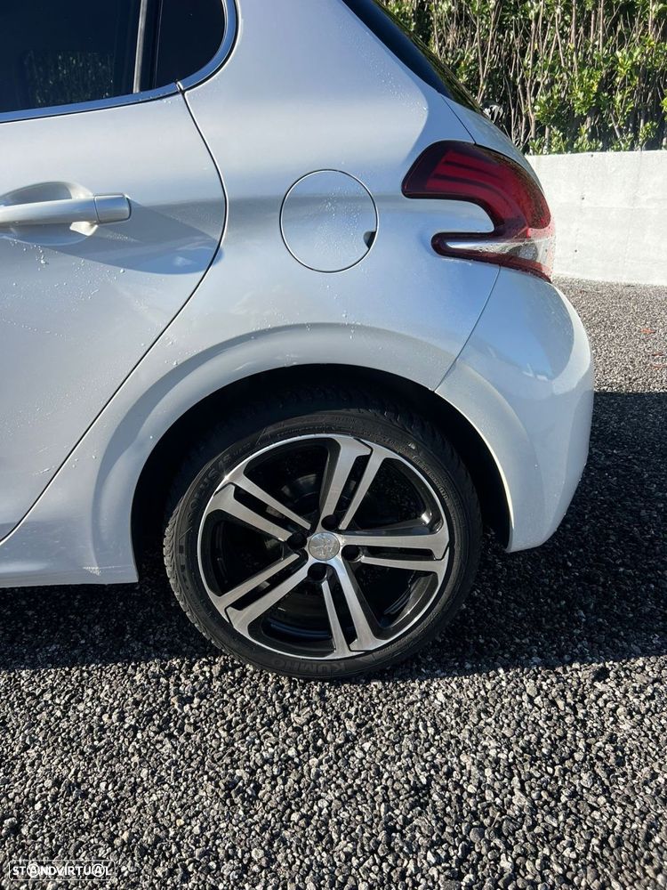 Peugeot 208 1.2 PureTech GT Line - 12