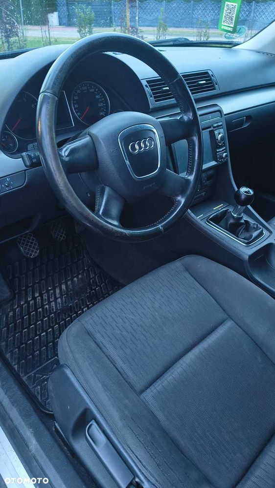 Audi A4 Limousine - 8