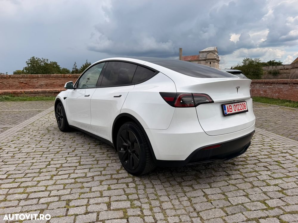 Tesla Model Y Long Range AWD - 3