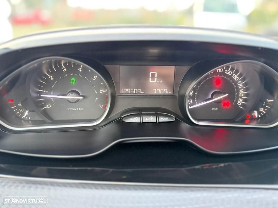 Peugeot 2008 1.2 PureTech Style - 13