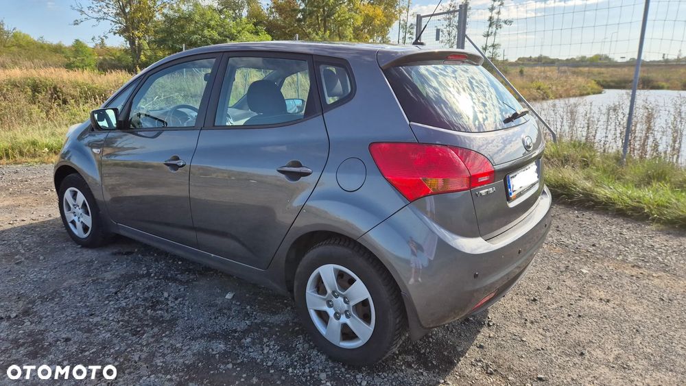 Kia Venga - 8