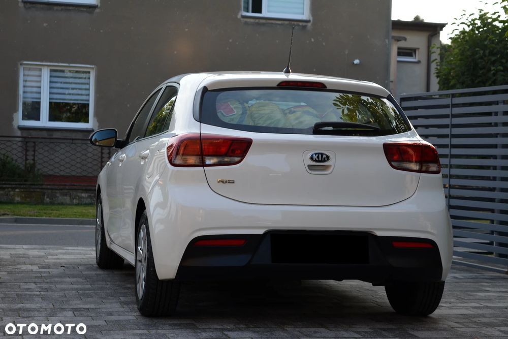 Kia Rio 1.2 L - 24