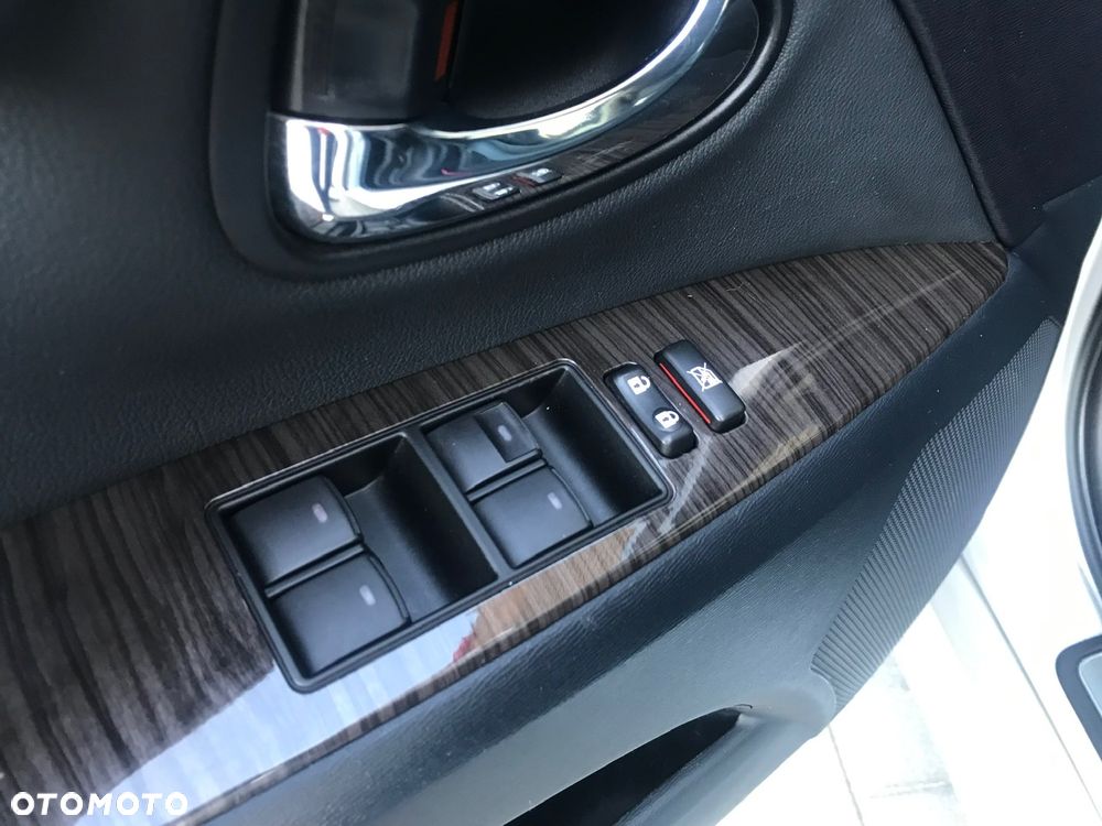 Toyota Avensis 1.8 Premium - 38