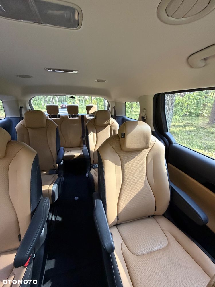 Kia Carnival - 31